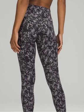 Lululemon Sz 6 Align Leggings - Black & White Leaf Print